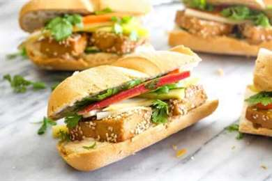  Đậu phụ sốt bánh mì nướng nhiều hạt