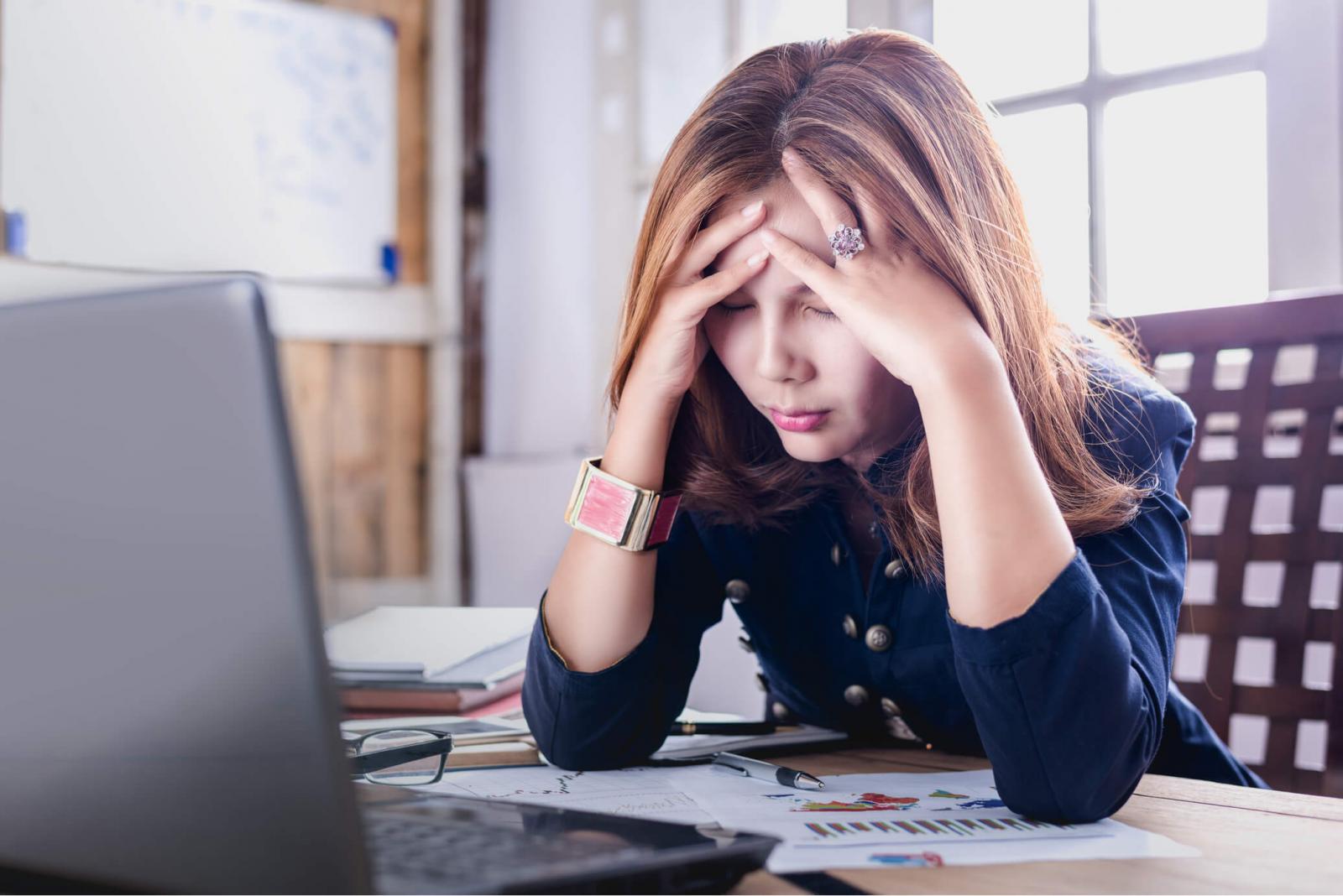 Bạc tóc sớm do căng thẳng stress